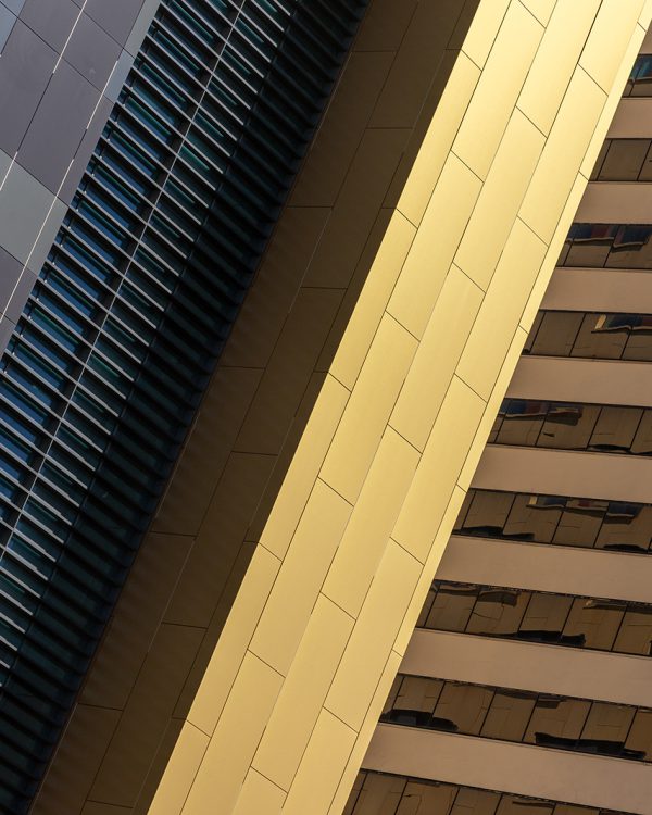 Annette; Detail van moderne architectuur in Tiana